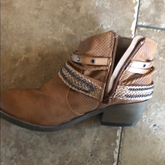 Maurice’s ankle boots - Picture 3 of 4